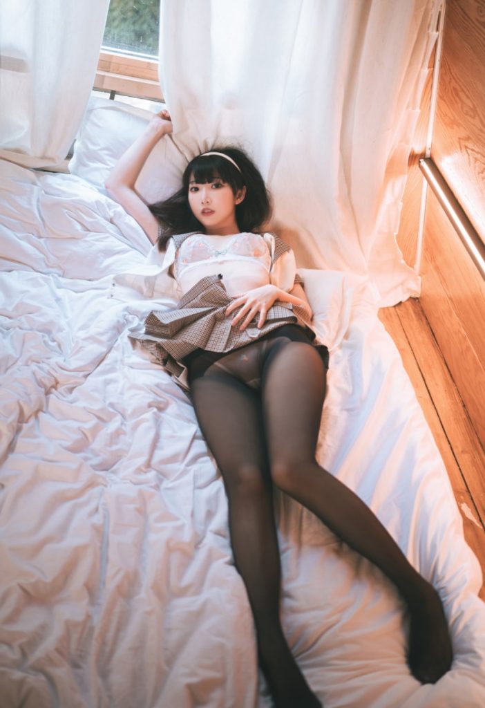 面饼仙儿 NO.146 黑丝露营JK[40P-485MB]<badge>VIP</badge>-蜜桃啵啵